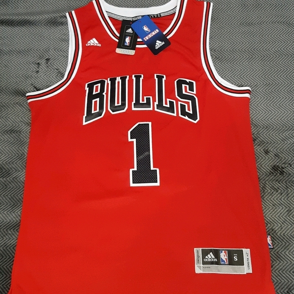 derrick rose jersey small